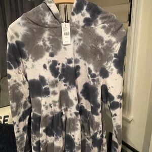 Lane Bryant Blue/White/grey Tie-Dye Waffle Knit Top with hood. 18/20 NWT